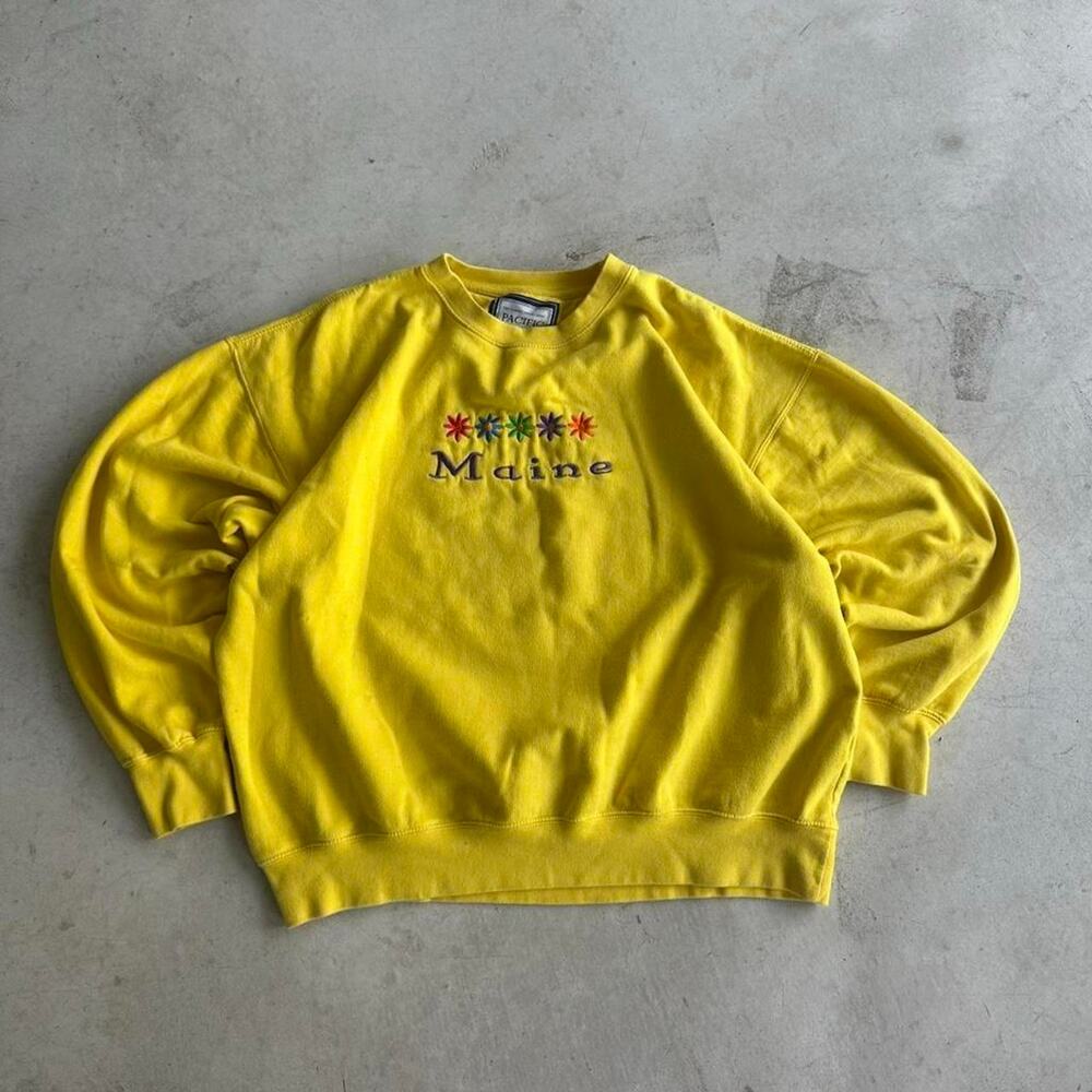 Vintage Cute Yellow Maine Sweatshirt with Flower Design